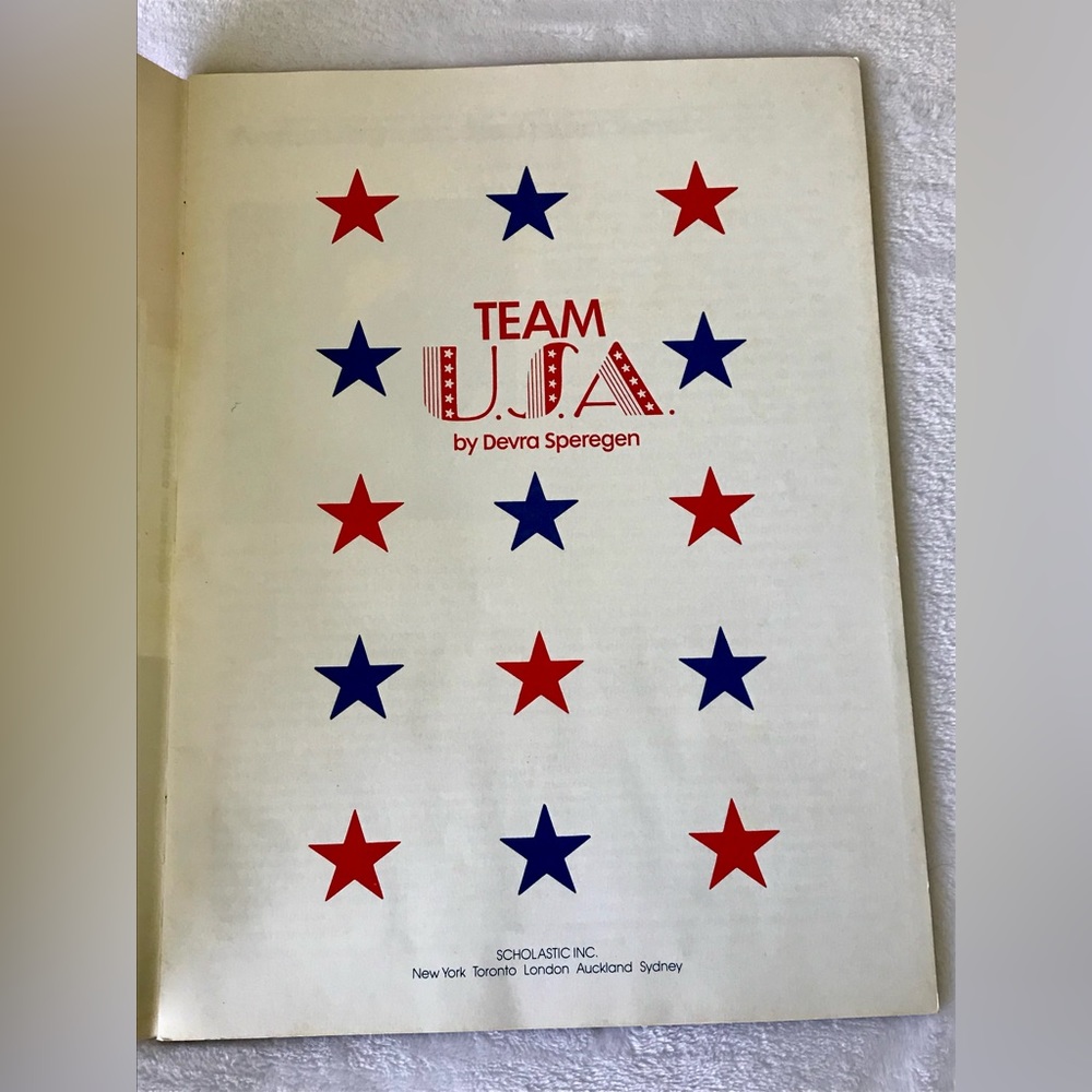 TEAM U.S.A. Scholastic Paperback- May 1992 - The Dream Team - Olympic Basketball - Picture 4 of 10